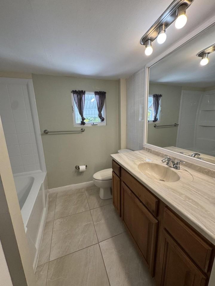 245 Lee Ave - Photo 6 of 14