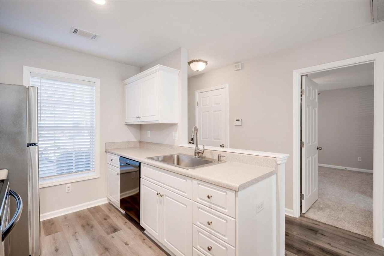 1216 Longpoint Dr - Photo 3 of 20