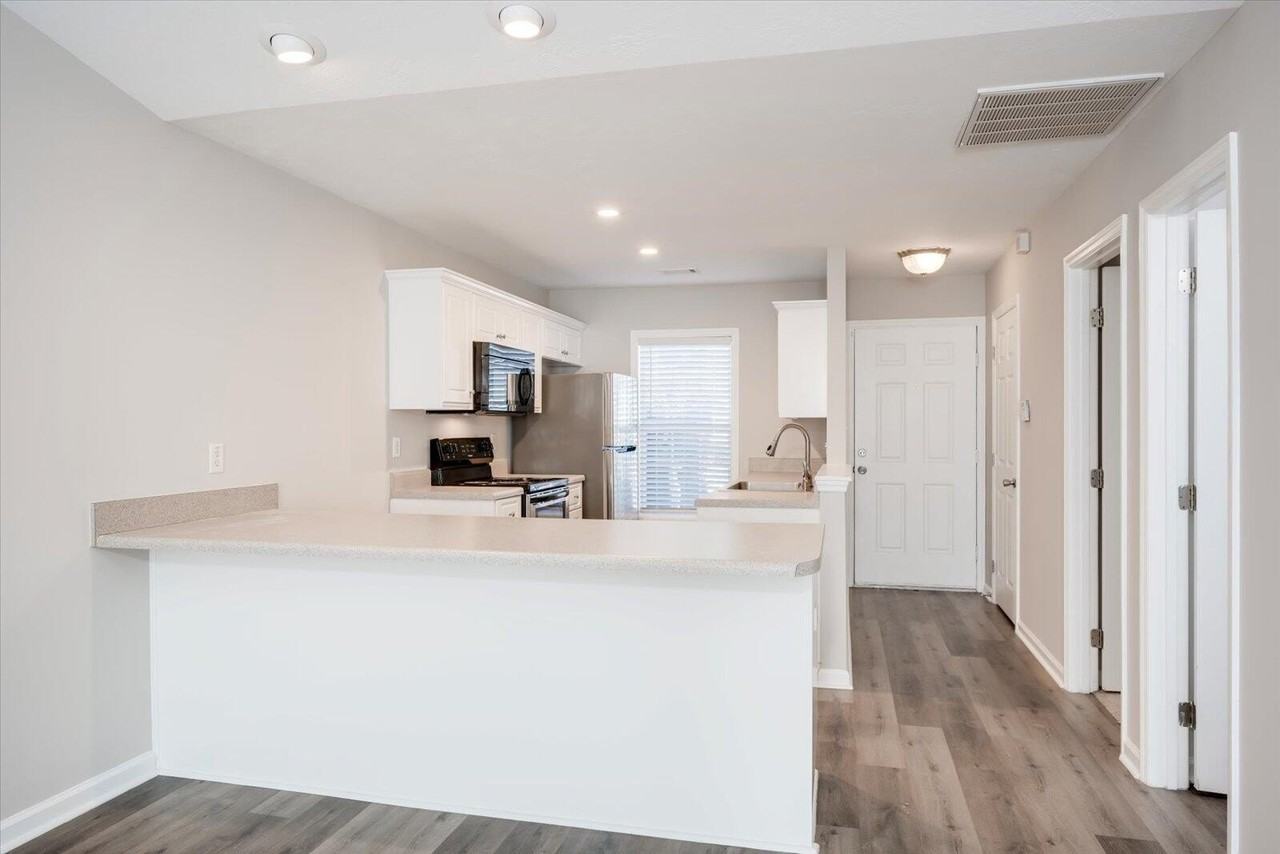1216 Longpoint Dr - Photo 5 of 20