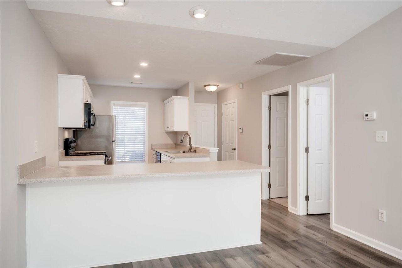 1216 Longpoint Dr - Photo 6 of 20