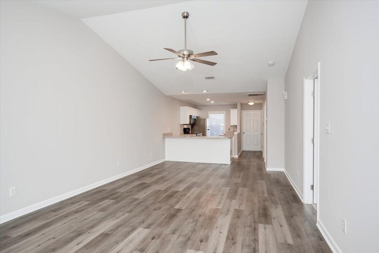 1216 Longpoint Dr - Photo 7 of 19