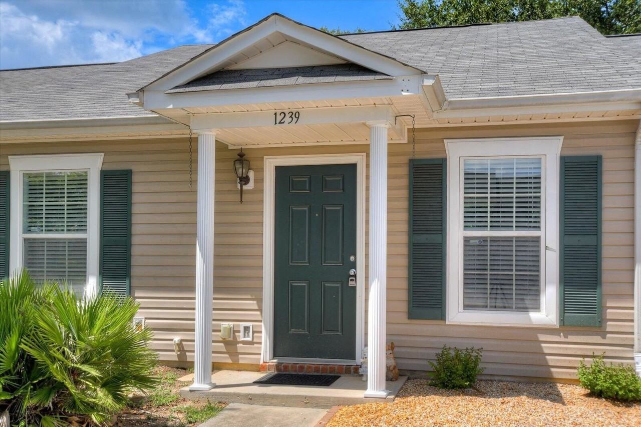 1239 Longpoint Dr - Photo 2 of 28