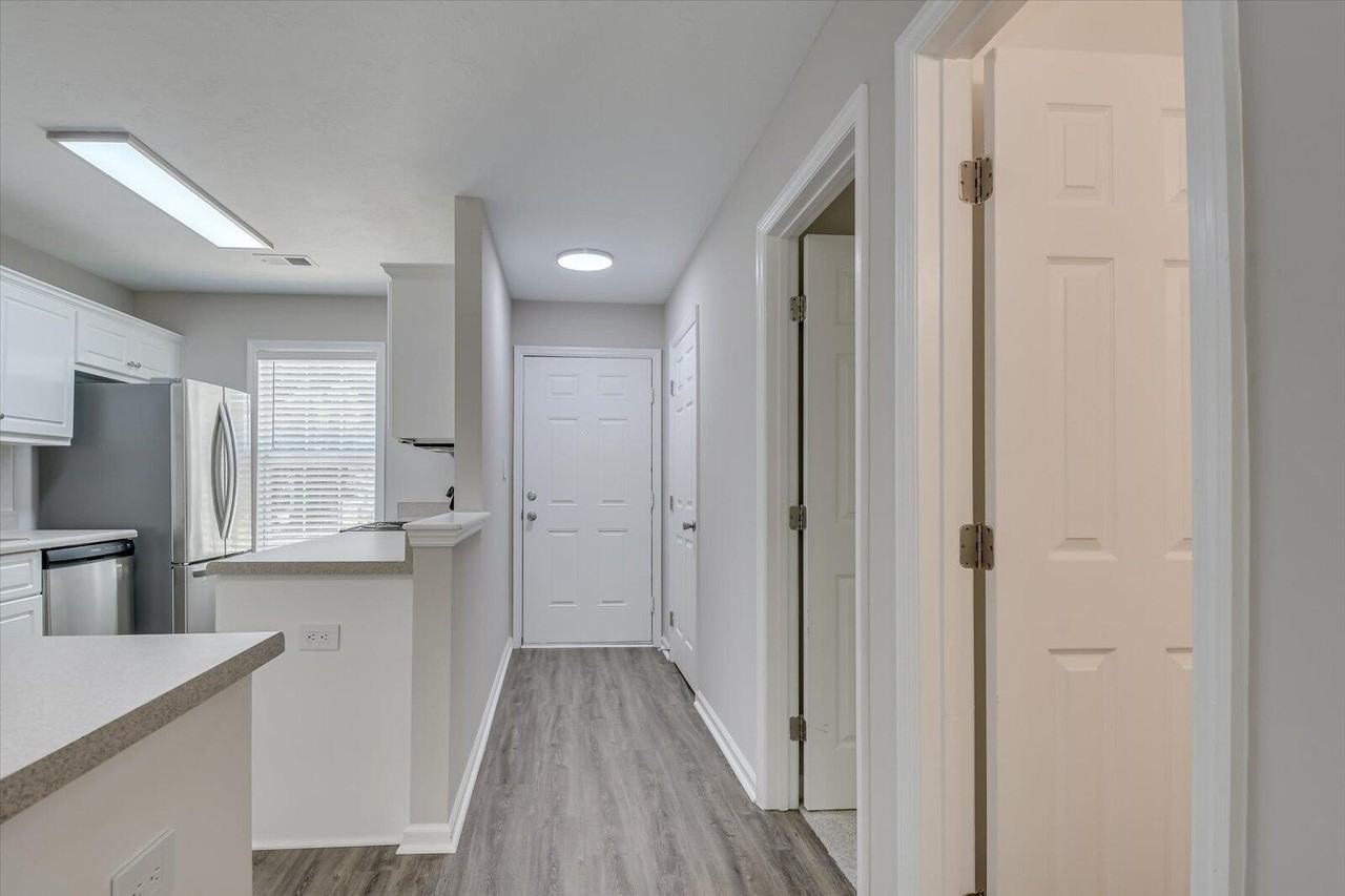 1239 Longpoint Dr - Photo 3 of 28
