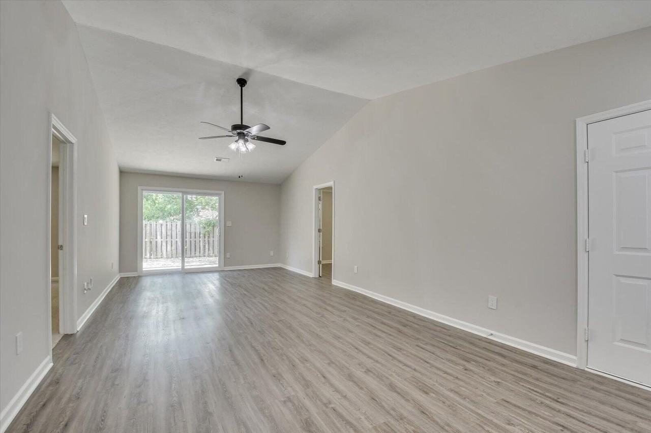 1239 Longpoint Dr - Photo 5 of 28