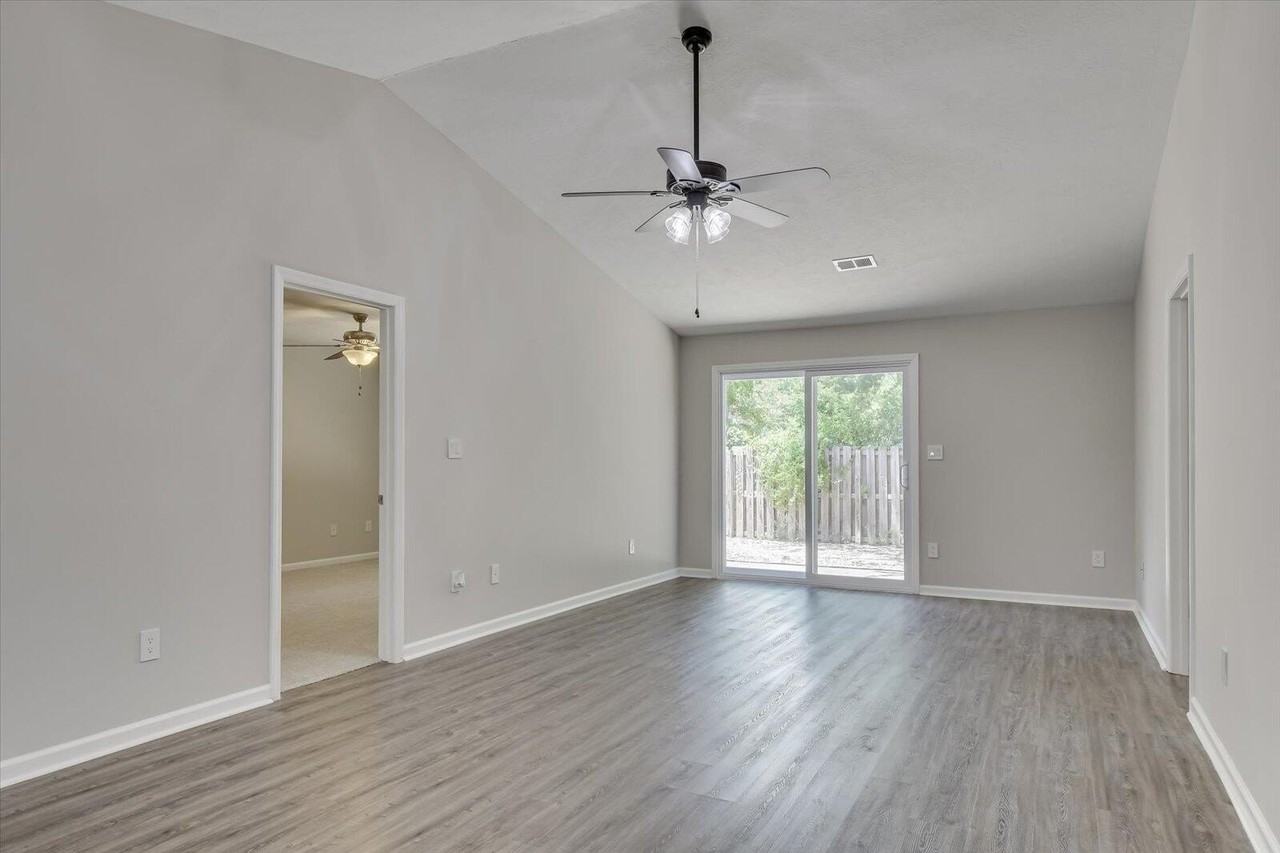 1239 Longpoint Dr - Photo 6 of 28