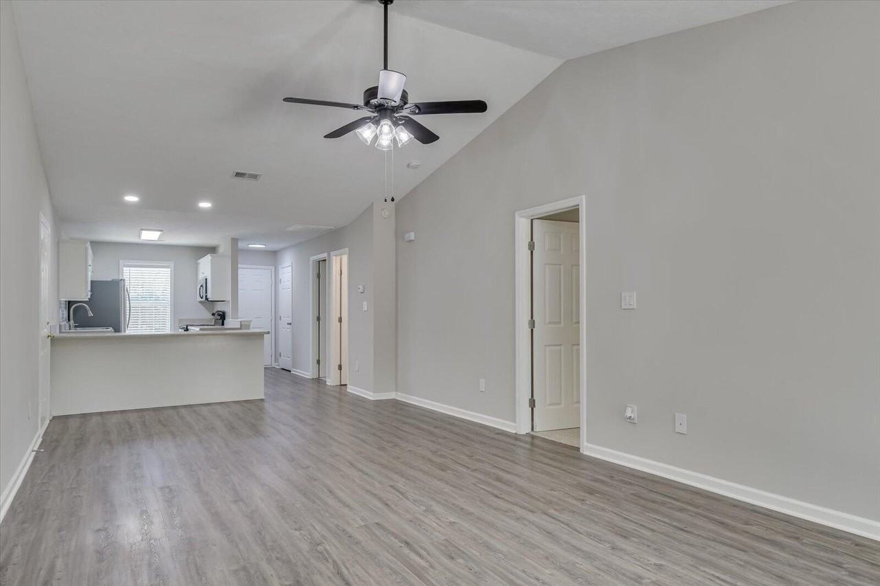 1239 Longpoint Dr - Photo 7 of 28