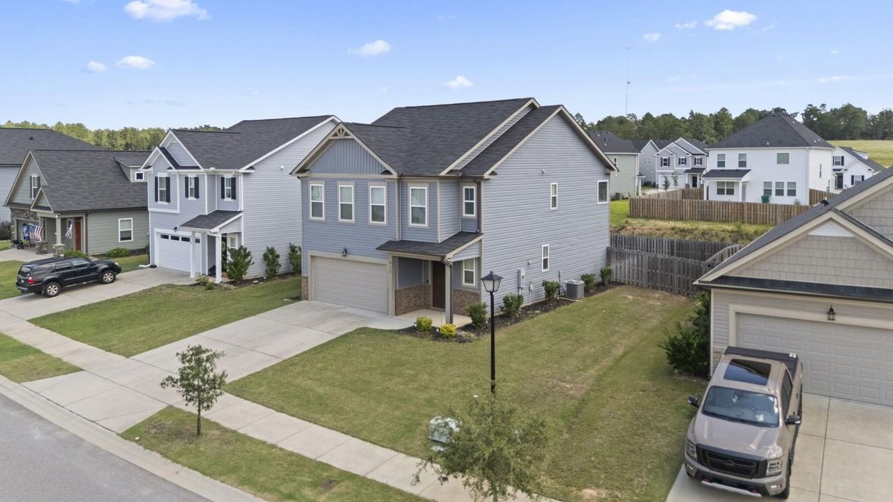 912 Newburn Dr - Photo 3 of 30