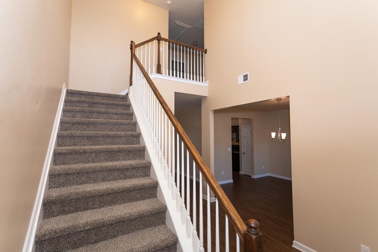 4632 Southwind Rd - Photo 4 of 48