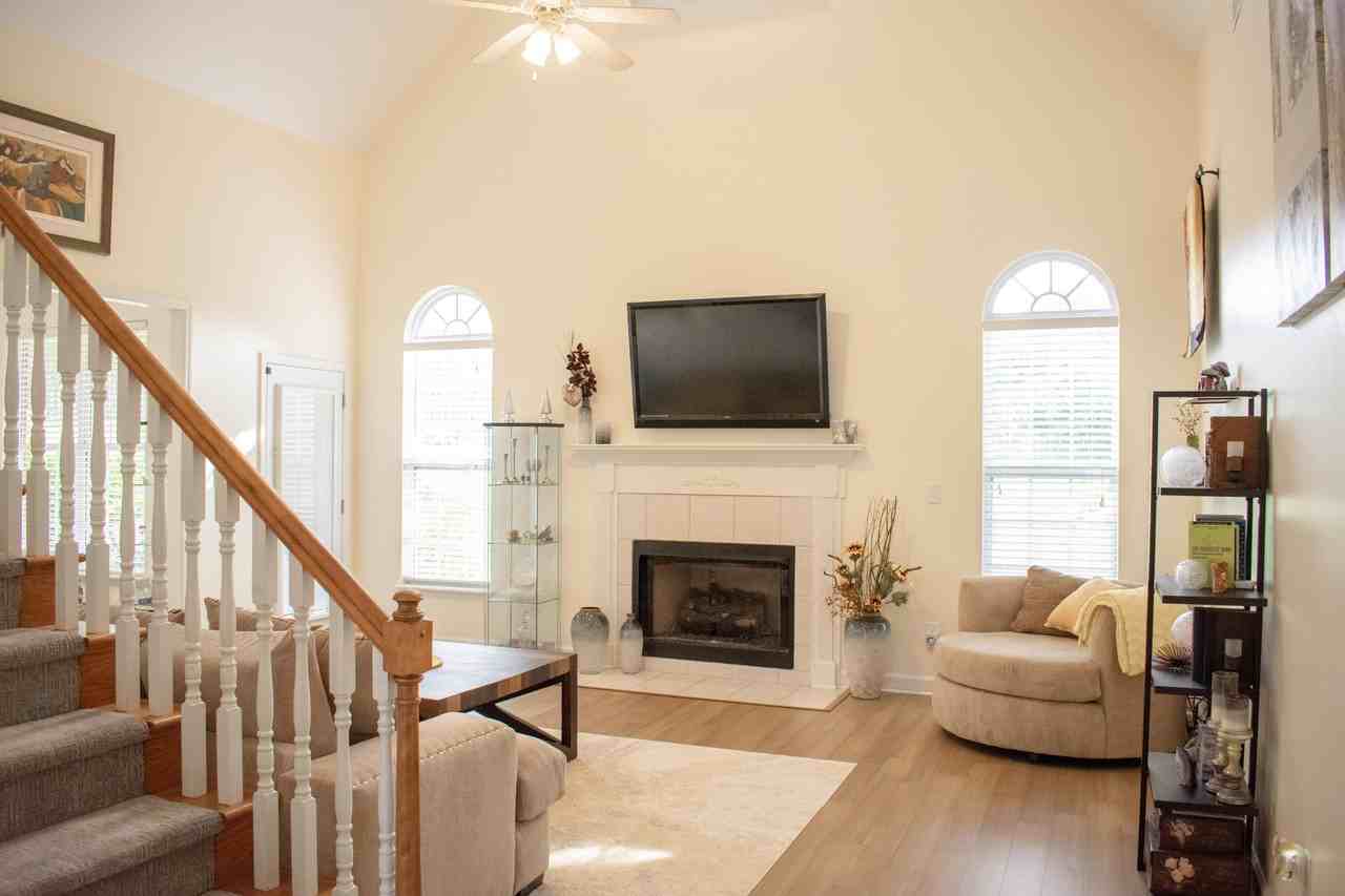 5055 Sussex Dr - Photo 6 of 43