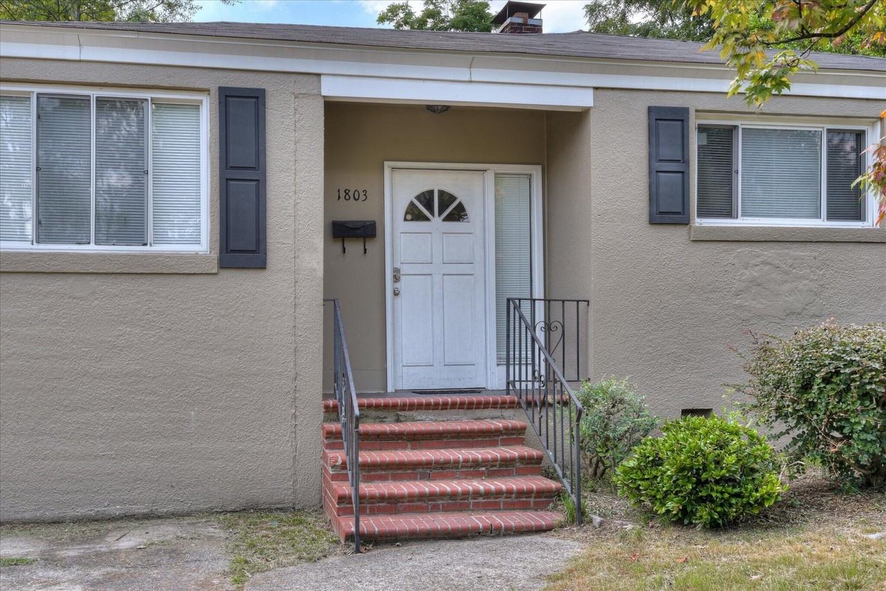 1803 Heath St - Photo 5 of 41