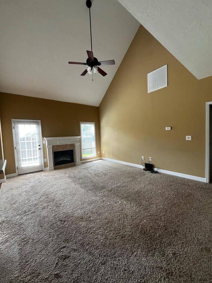 1100 Autumn Blaze Ln - Photo 4 of 16