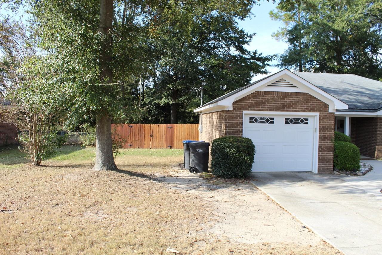 1015 Country Place Dr - Photo 3 of 50