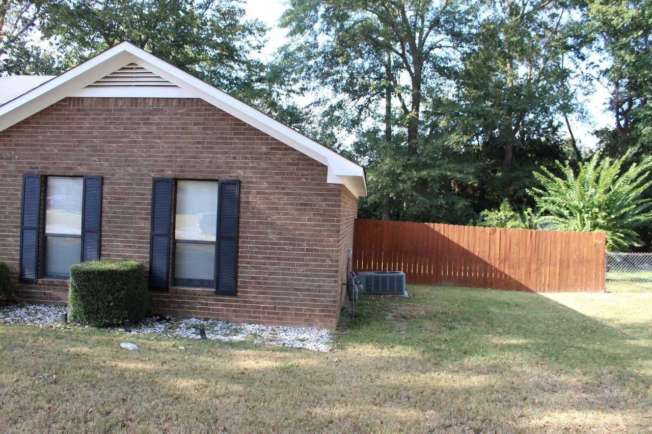 1015 Country Place Dr - Photo 4 of 50