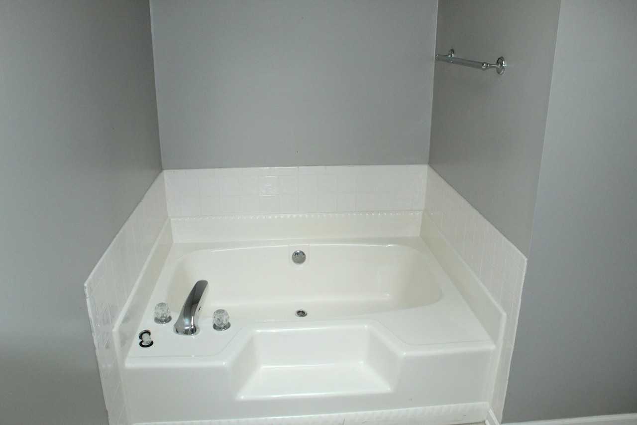 1015 Country Place Dr - Photo 7 of 50