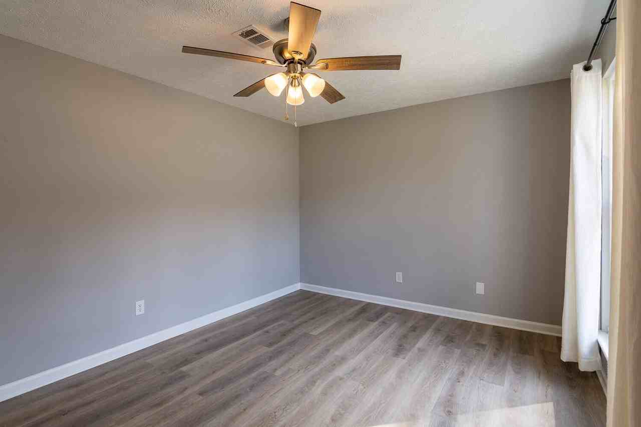 2115 Oak Leaf Way - Photo 5 of 22