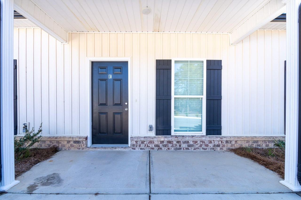 1227 University Ln #E - Photo 2 of 17
