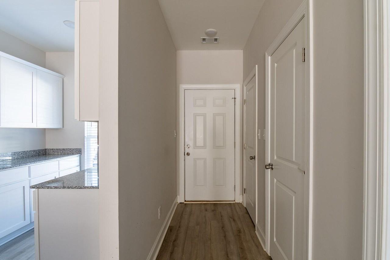 1227 University Ln #E - Photo 3 of 17