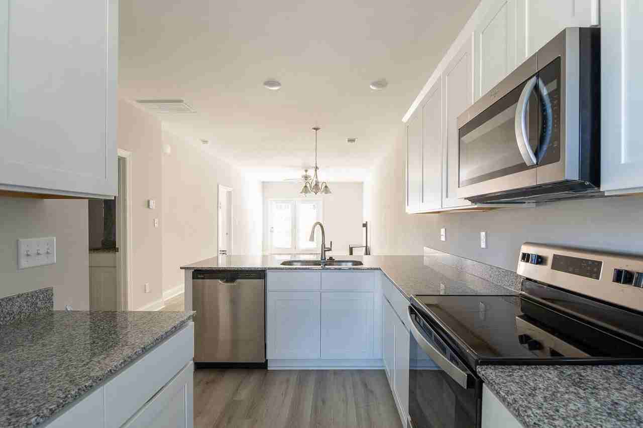 1227 University Ln #E - Photo 7 of 17