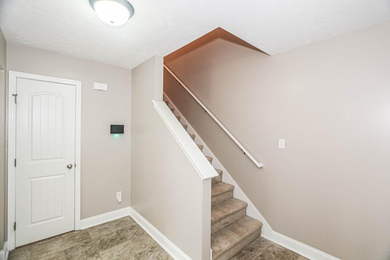 1120 Sierra Ln - Photo 5 of 47
