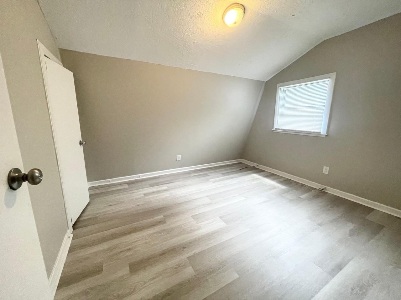 1813 Sibley Rd Apt A - Photo 4 of 13