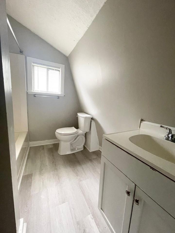 1813 Sibley Rd Apt A - Photo 6 of 13