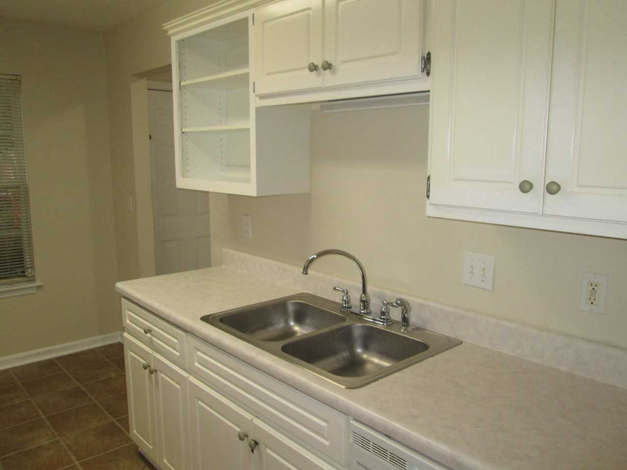 413 Northrop Pl - Photo 5 of 14