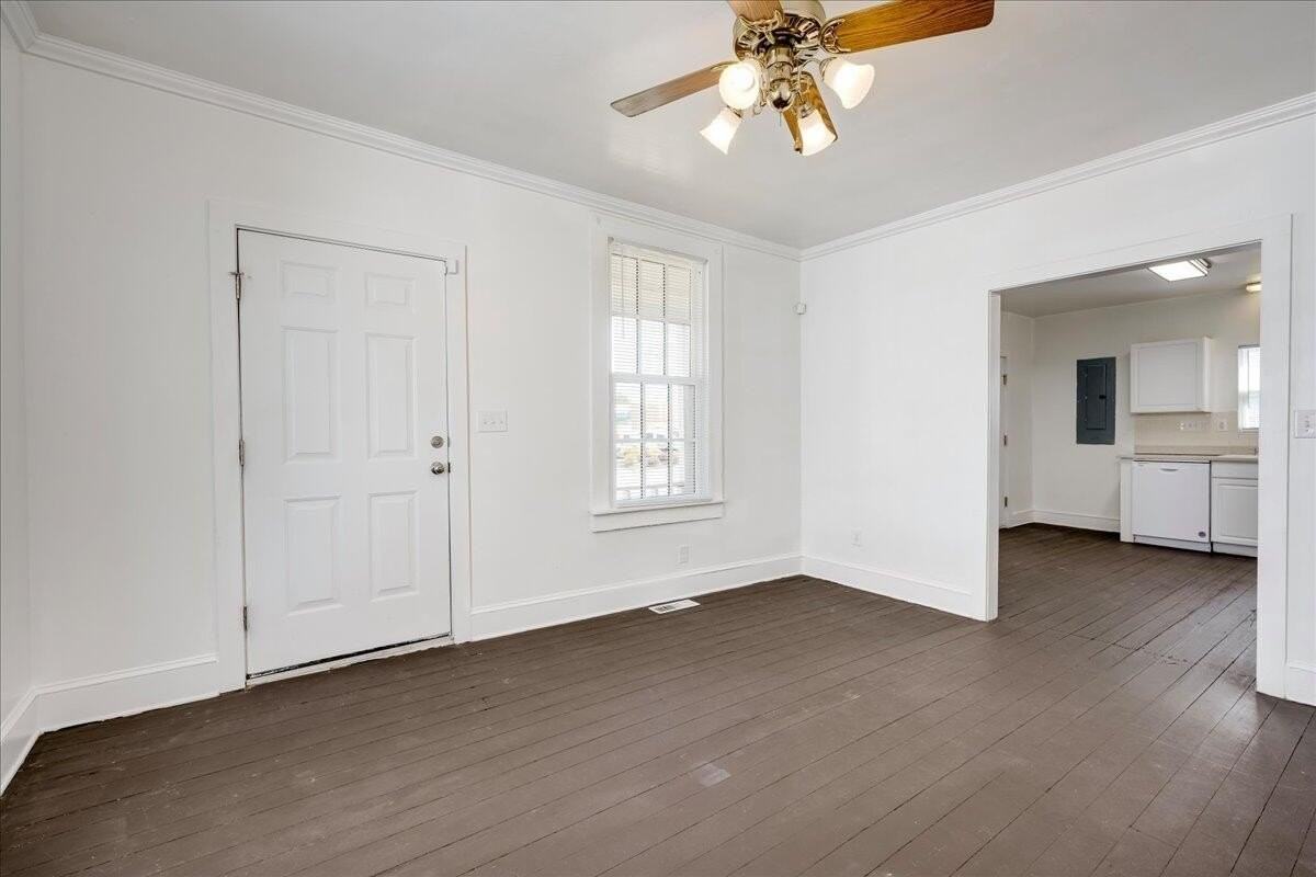 1606 Broad St - Photo 5 of 22