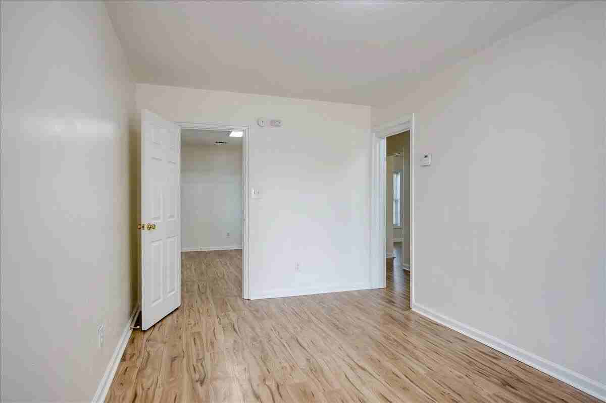 953 Hopkins St - Photo 3 of 24