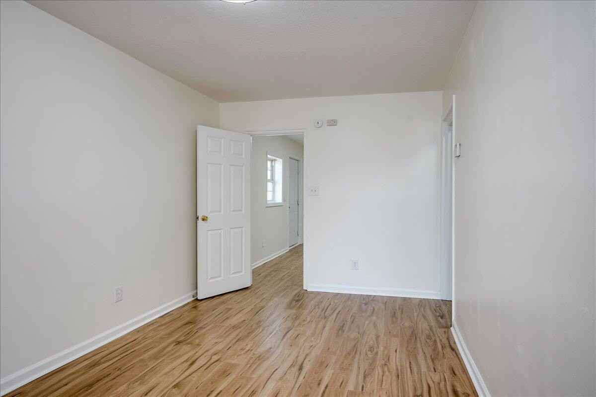 953 Hopkins St - Photo 5 of 24