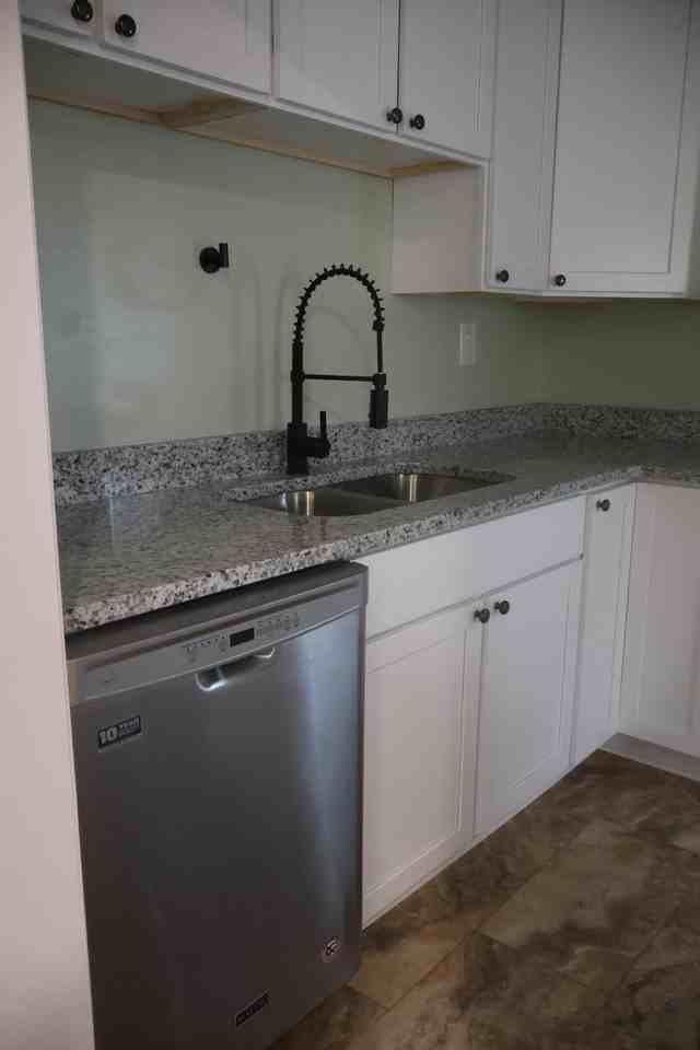 101 Stanley Dr - Photo 4 of 16