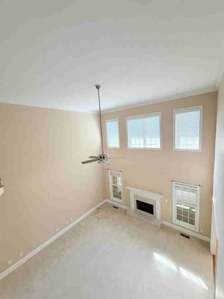 1605 Jamestown Ave - Photo 7 of 50