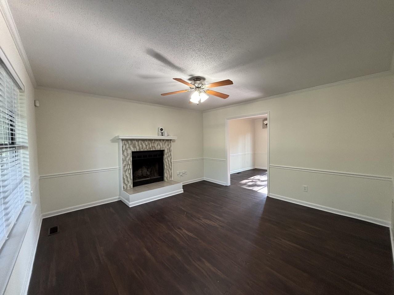 210 Foxdale Dr - Photo 4 of 17