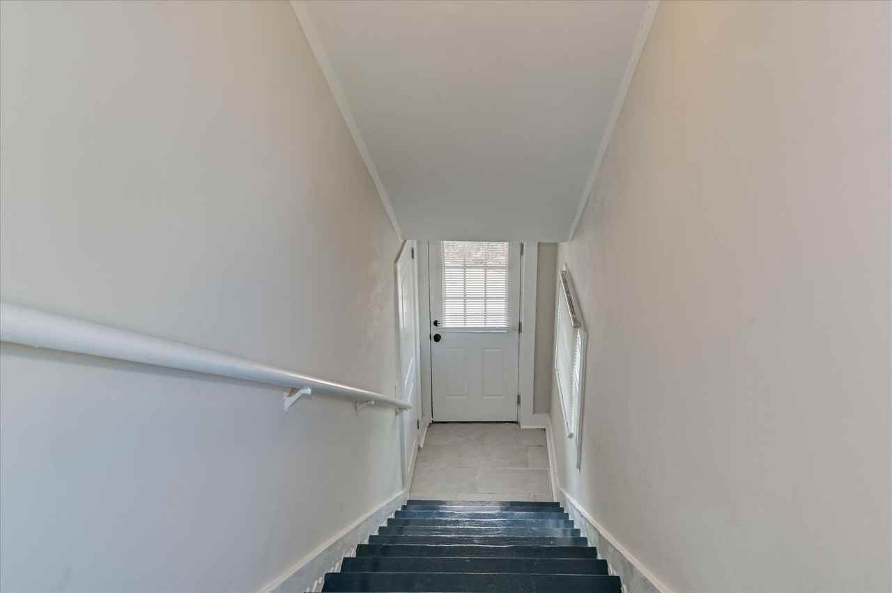 327 Meridian Ave - Photo 2 of 19