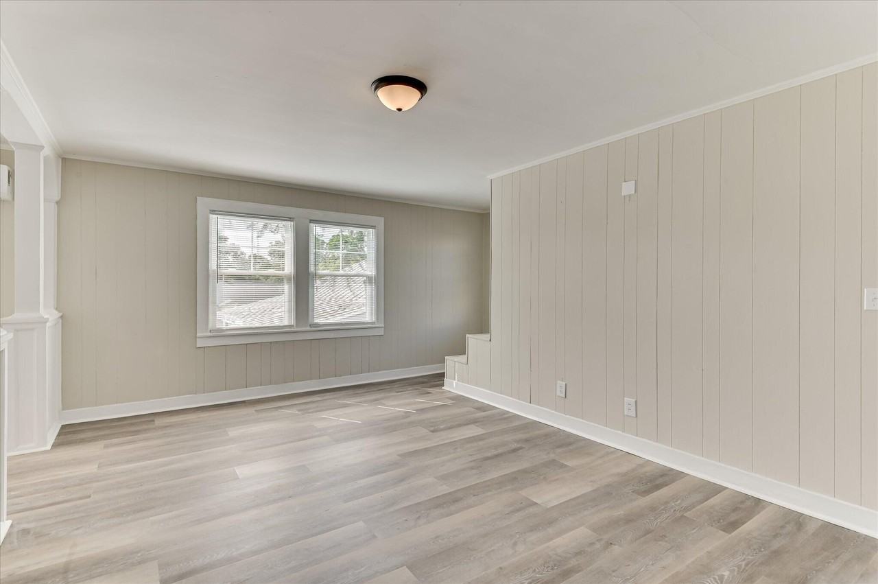 327 Meridian Ave - Photo 4 of 19