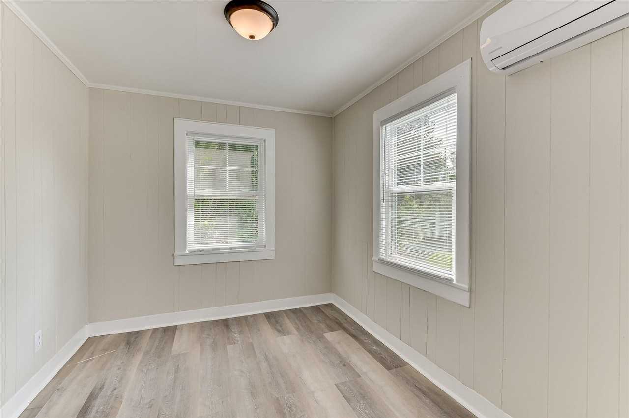 327 Meridian Ave - Photo 7 of 19