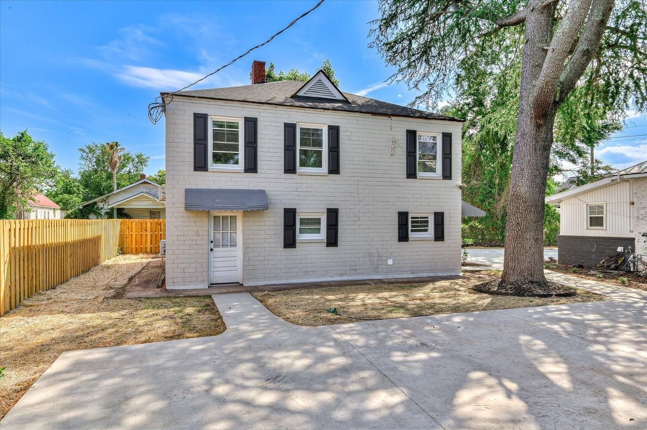 325 Meridian Ave - Photo 2 of 18