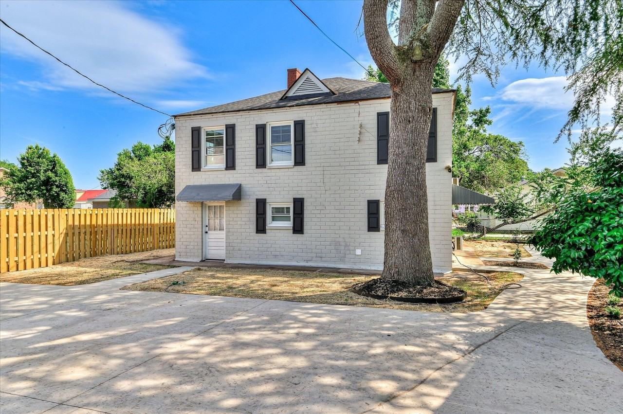 325 Meridian Ave - Photo 3 of 18