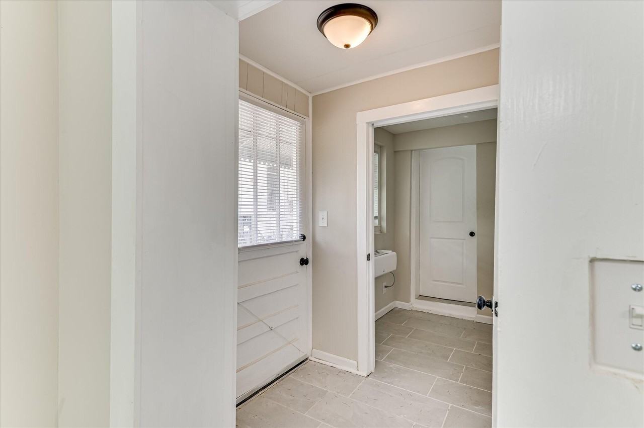 325 Meridian Ave - Photo 5 of 18