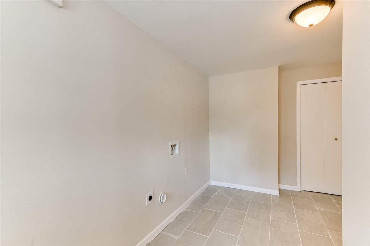 325 Meridian Ave - Photo 6 of 18