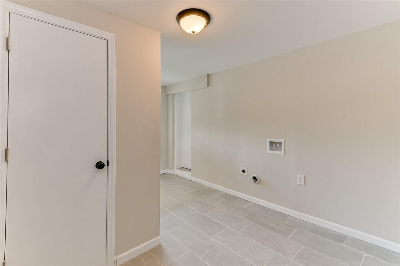 325 Meridian Ave - Photo 7 of 18