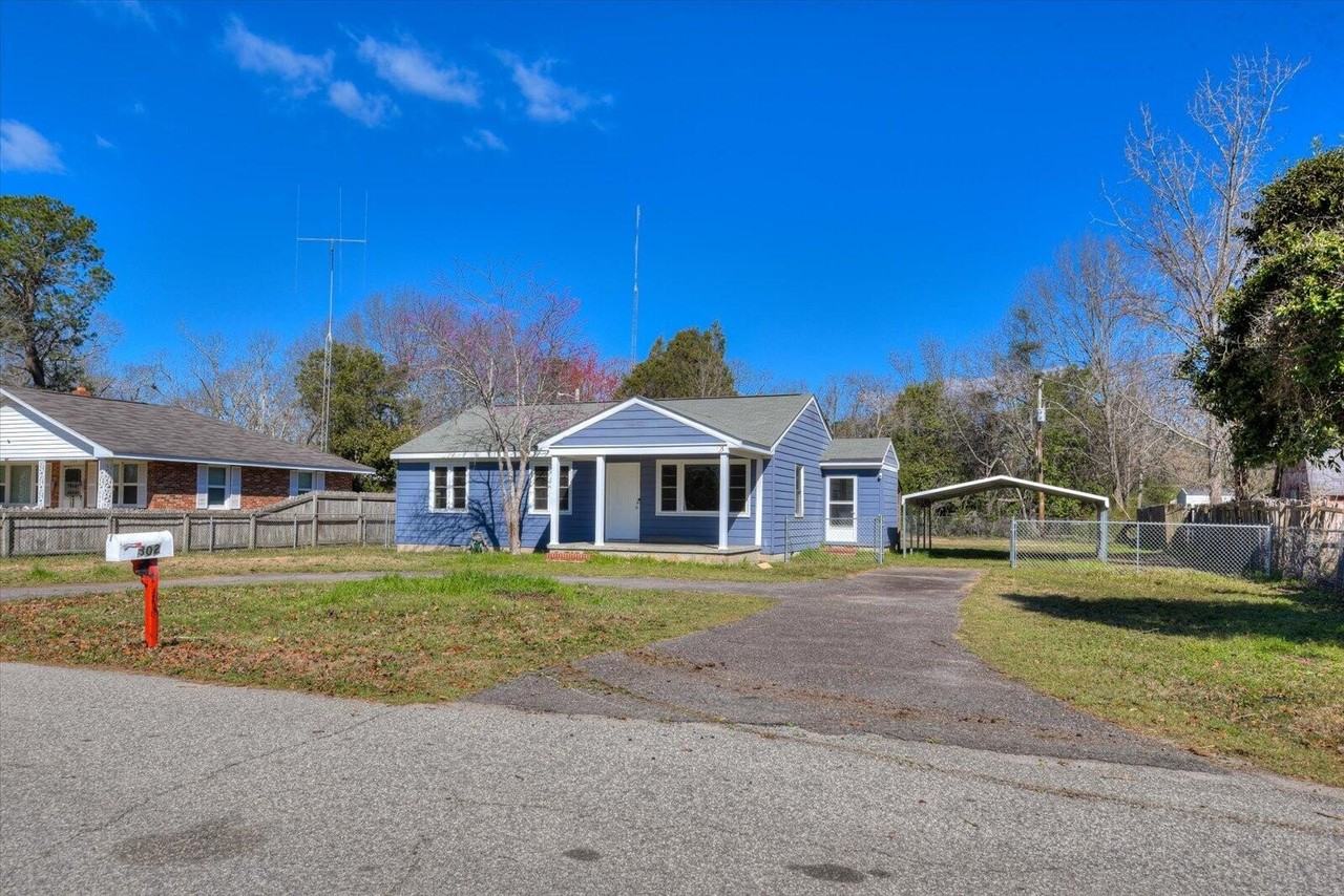 302 Burgess Dr - Photo 4 of 32