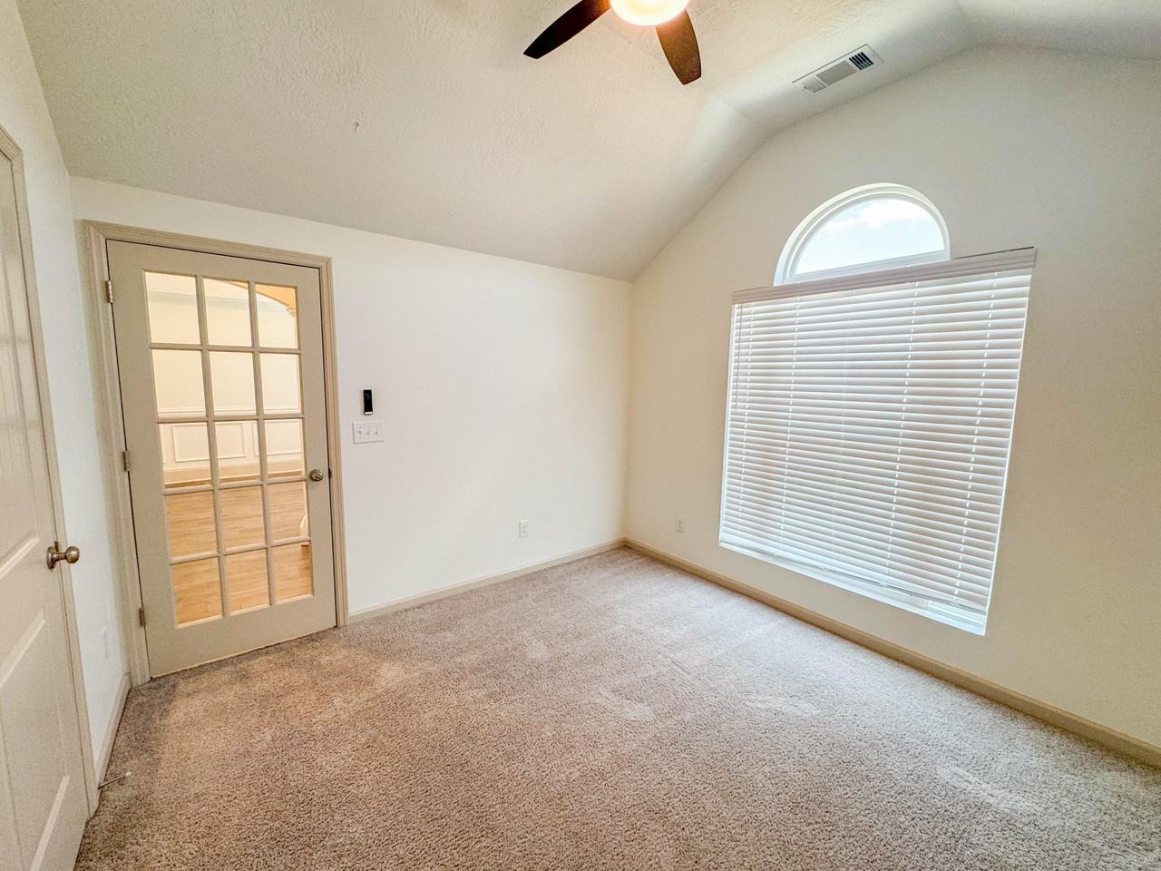 2933 Easton Dr - Photo 6 of 24