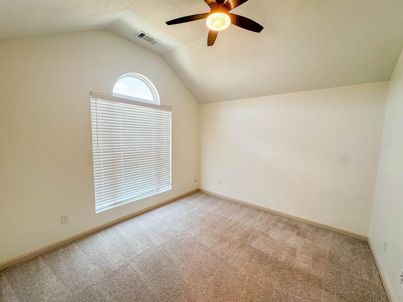 2933 Easton Dr - Photo 7 of 24