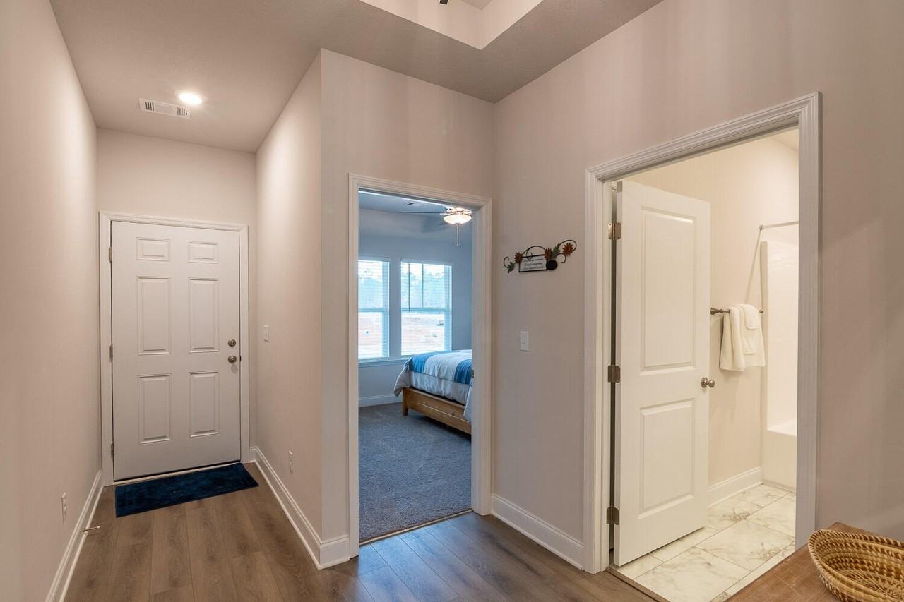 1091 Primrose Dr - Photo 3 of 22