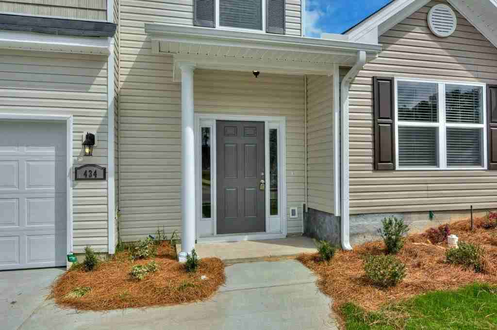 425 Amesbury Dr - Photo 6 of 32