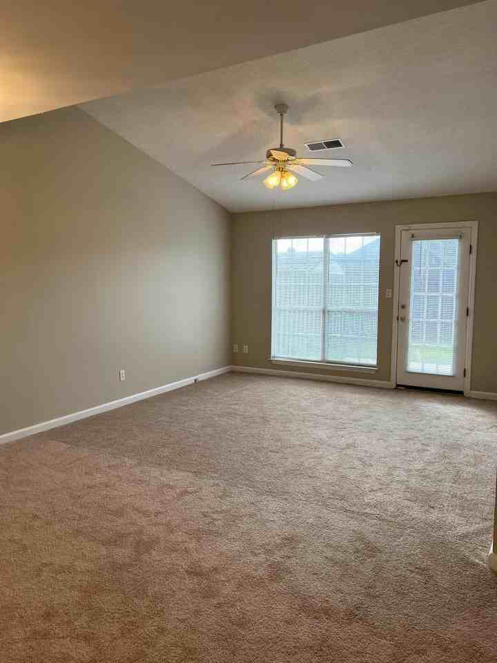 17 Macaulay Pl - Photo 4 of 25