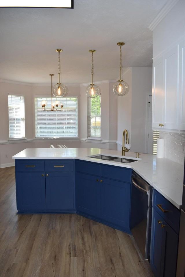 201 Bainbridge Dr - Photo 4 of 32