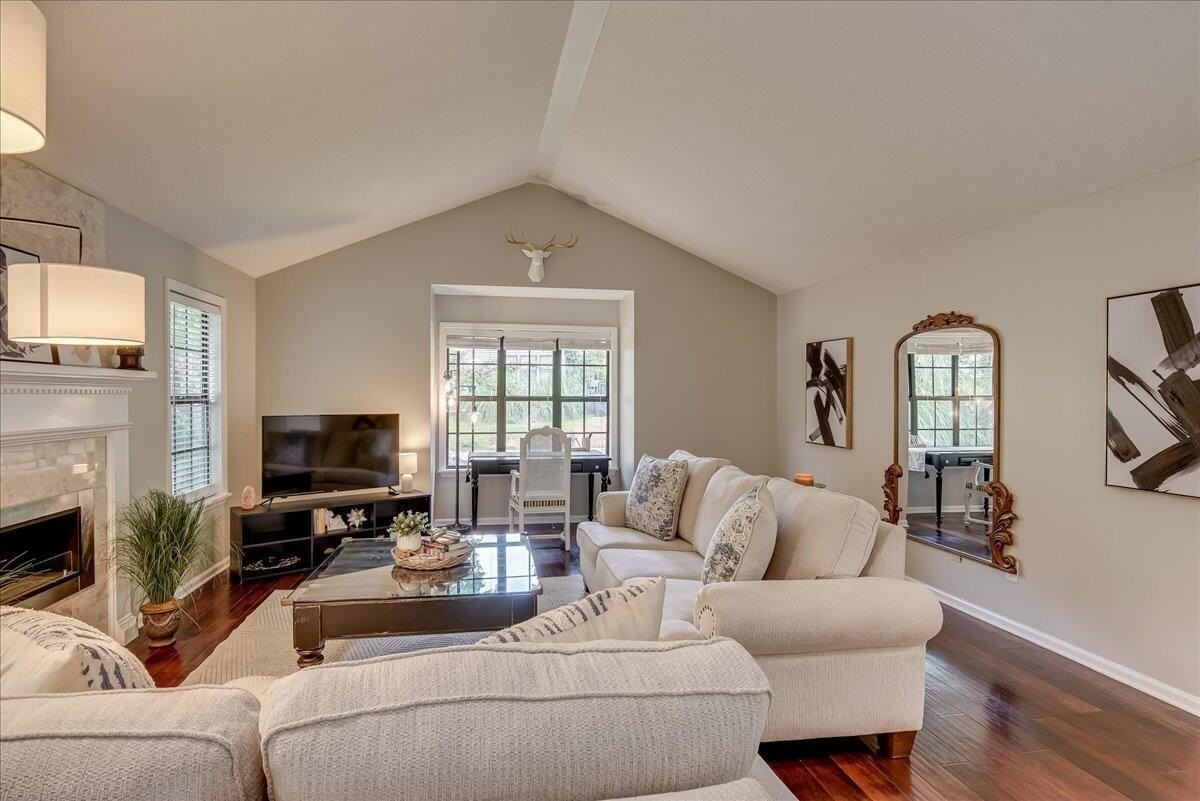 446 Creekwalk Dr - Photo 5 of 33