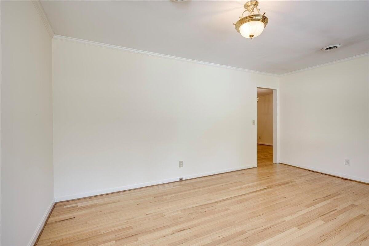 552 Whitehead Dr - Photo 3 of 29