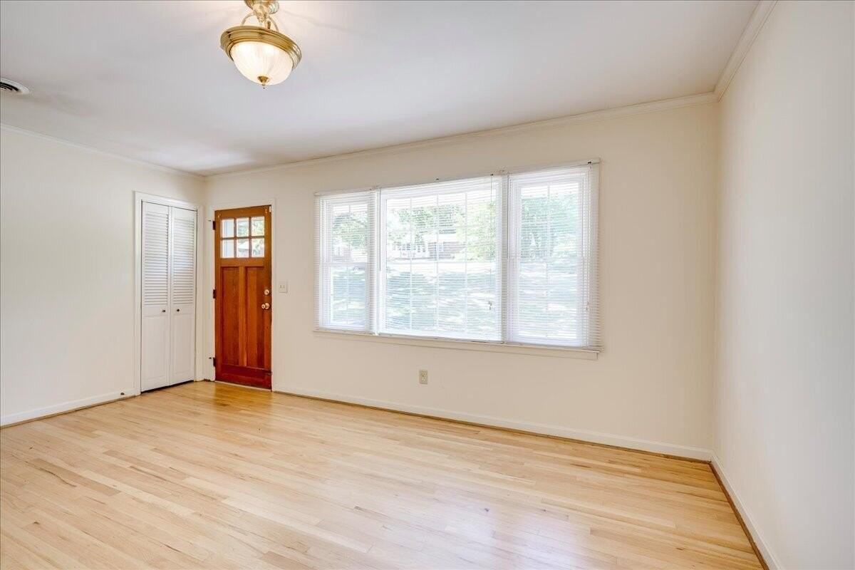 552 Whitehead Dr - Photo 4 of 29